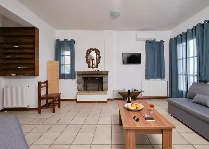 Private Evgenia With Swimming Pool فيلة بيريسا